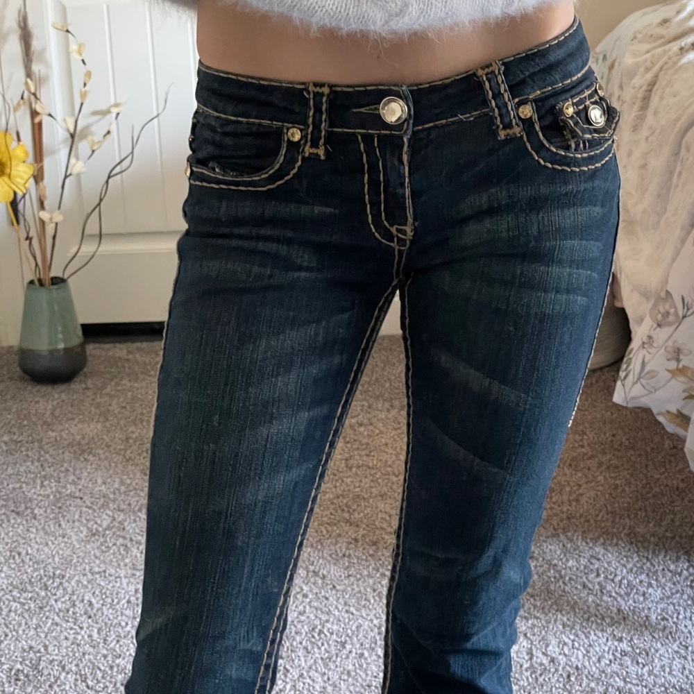 LA IDOL Jeans with stitching and embellishments. - Picture 2 of 8